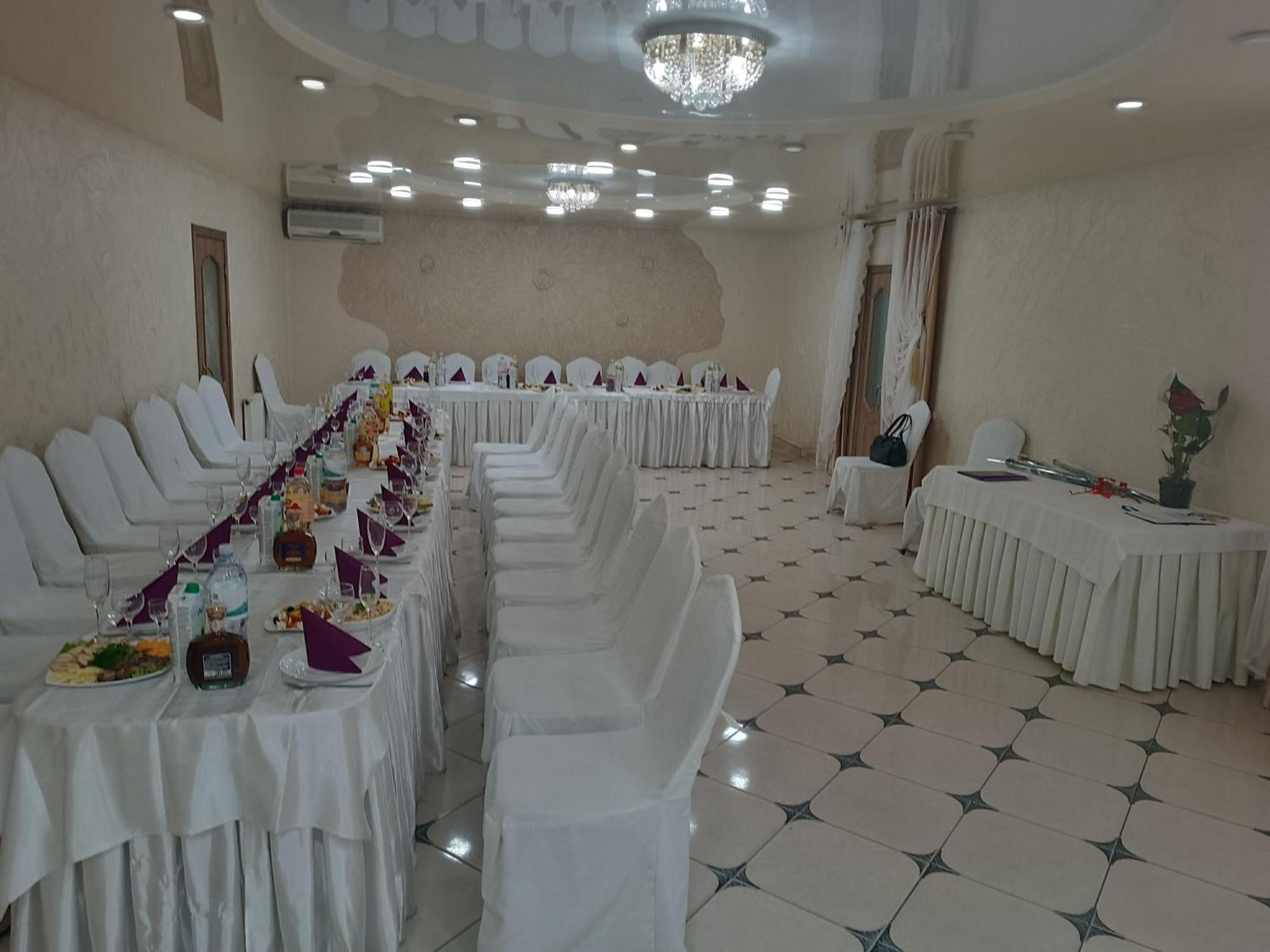 Racu Hotel Comrat Ngoại thất bức ảnh