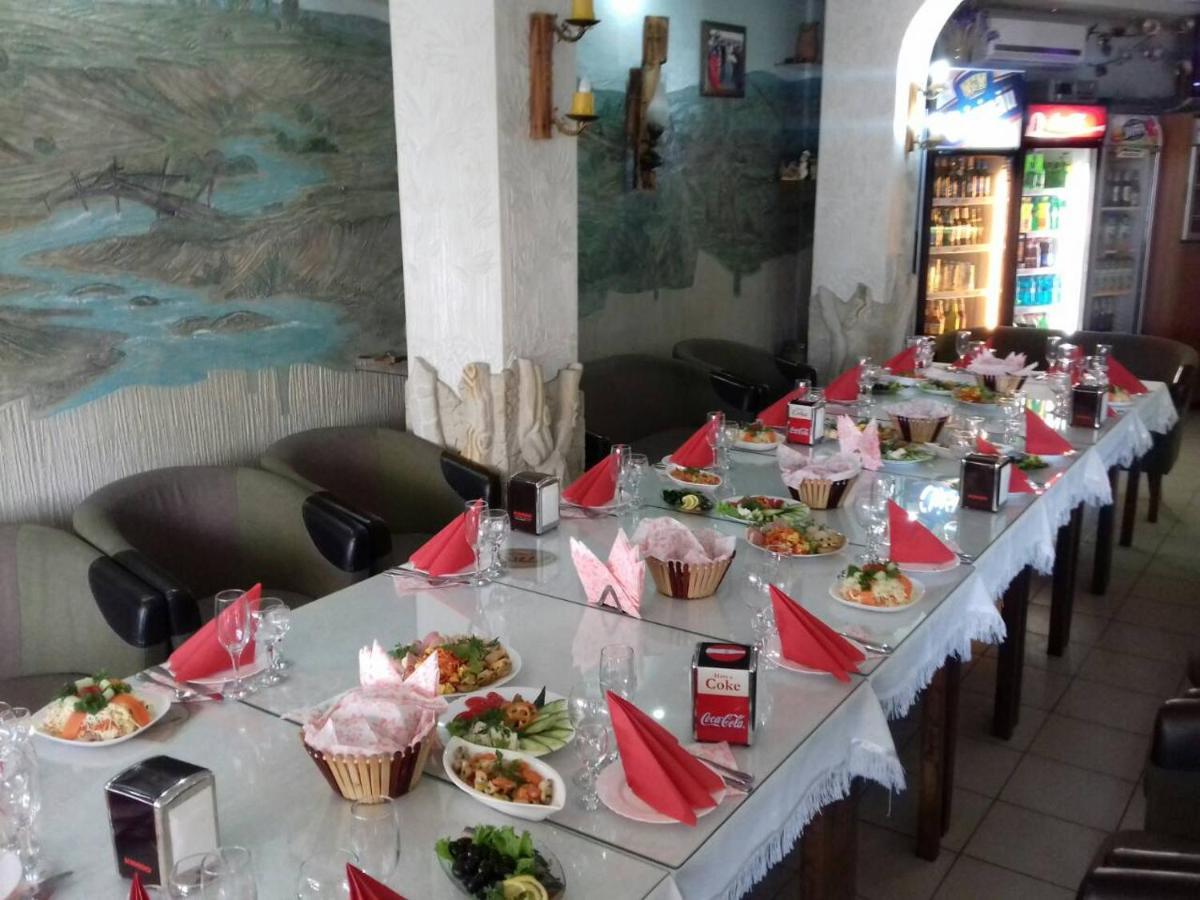 Racu Hotel Comrat Ngoại thất bức ảnh